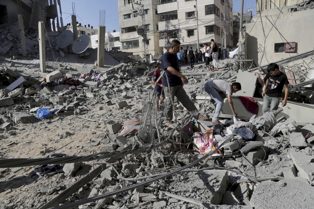 استشهاد ثمانية فلسطينيين غالبيتهم أطفال في غارة إسرائيلية على منزل في خان يونس 1 874715 3517981696873564