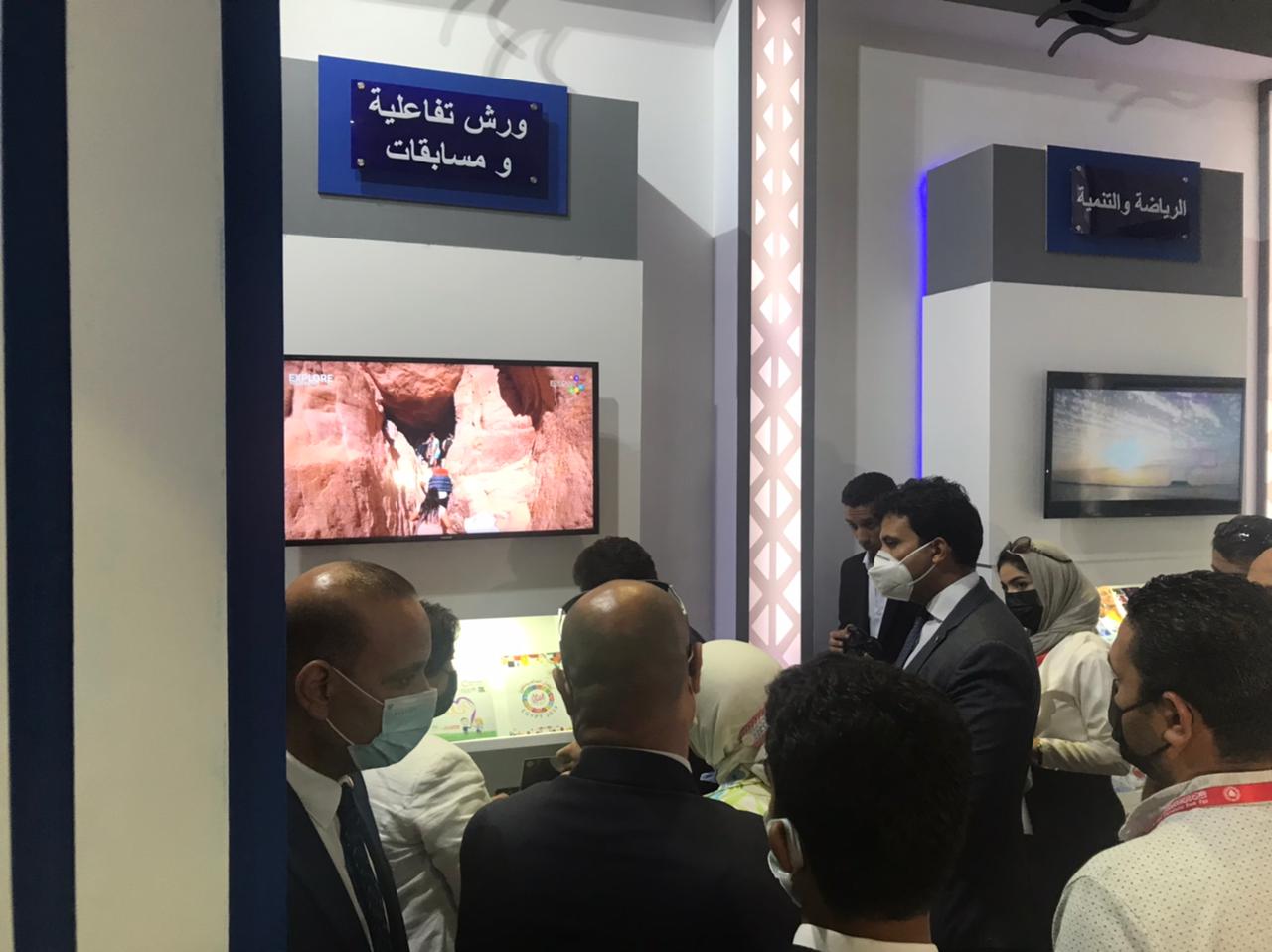 98670 خلال زيارة وزير الشباب والرياضة لمعرض الكتاب (1)1696354082