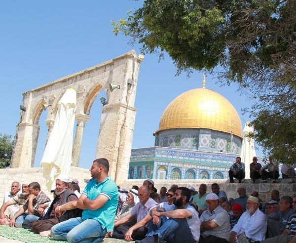 5 آلاف مُصل فوق الـ 70 عامًا في صلاة "الجمعة" بالأقصى نتيجة قيود الاحتلال الإسرائيلي 1 99986359931697802123