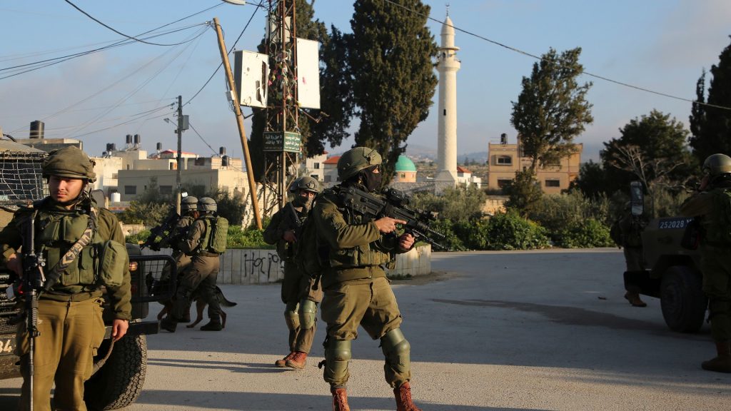الاحتلال الإسرائيلي يعتقل 35 فلسطينيًا من أنحاء مُتفرقة بالضفة الغربية 1 A944569A 64D7 4CE0 B099 97AED41229F81697177523
