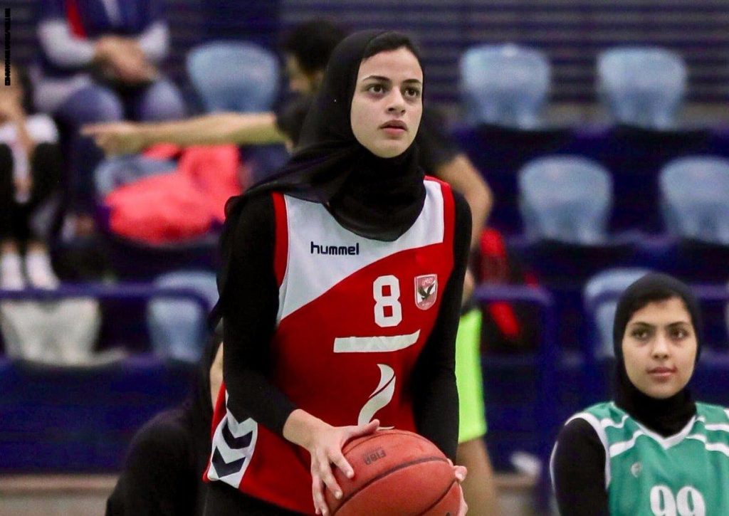 اللاعبة المصرية سما إبراهيم تحصد جائزة "أفضل رياضية" في بطولة العالم للمواي تاي بتركيا 1 ENAx1SlXsAInyUH1696934884