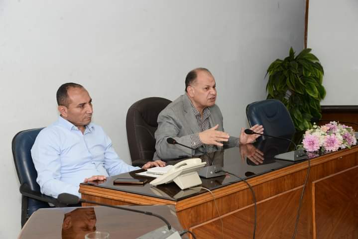 أسيوط تنزع ملكية الأراضي لمشروع محور منفلوط و تصرف التعويضات للأهالي 1 FB IMG 16691261403911698585963