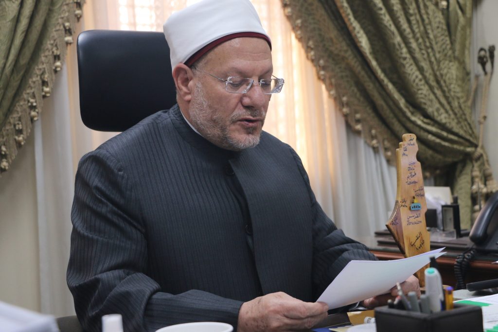 مفتي الجمهورية يؤكد على ترسخ القضية الفلسطينية والأقصى في وجدان الأمة الإسلامية شعوبا وحكاما 1 IMG 1906 scaled1697718243