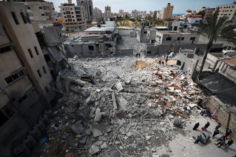 وزير فلسطيني: الاحتلال الإسرائيلي دمر 200 ألف وحدة سكنية كليًا وجزئيًا في قطاع غزة 1