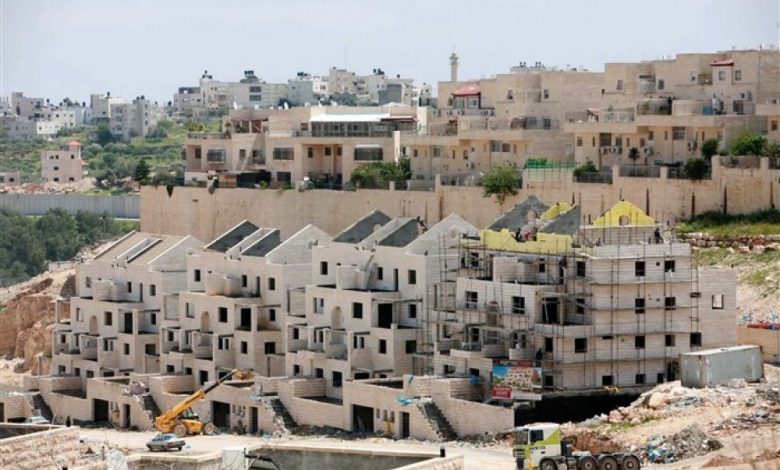 "الوطن" العمانية تؤكد ضرورة الضغط على الاحتلال الإسرائيلي لوقف السِّياسات الاستيطانيَّة وجميع الانتهاكات 1 eCGwN1696926183
