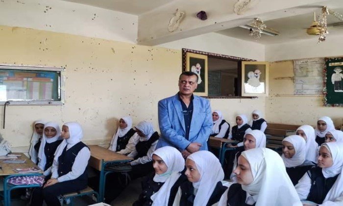 وكيل وزارة التربية والتعليم بقنا يحيل إدارة مدرسة قفط الفنية بنات للتحقيق بسبب مخالفات 1 elaosboa568141697898123