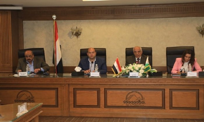 محافظ الجيزة: إقامة منافذ سلعية دون تحميل المشاركين أعباء مالية بشرط وضع نسب تخفيضات جيدة 1 elaosboa792061698322504