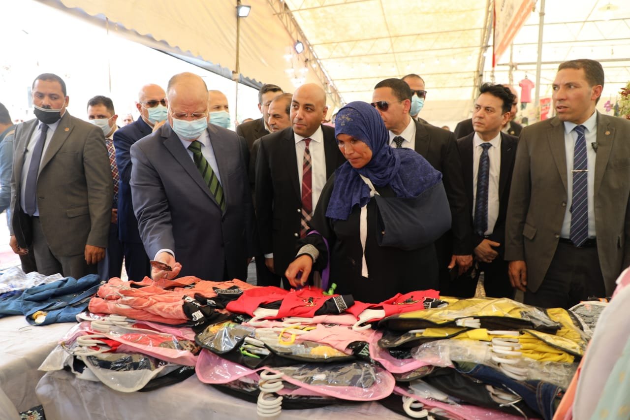 محافظ القاهرة يتابع ميدانيا توافر السلع والمنتجات بأسعار مخفضة بمنافذ "المواطن أولًا" وسوق المسلة الجديد 1 elaosboa793681697380143