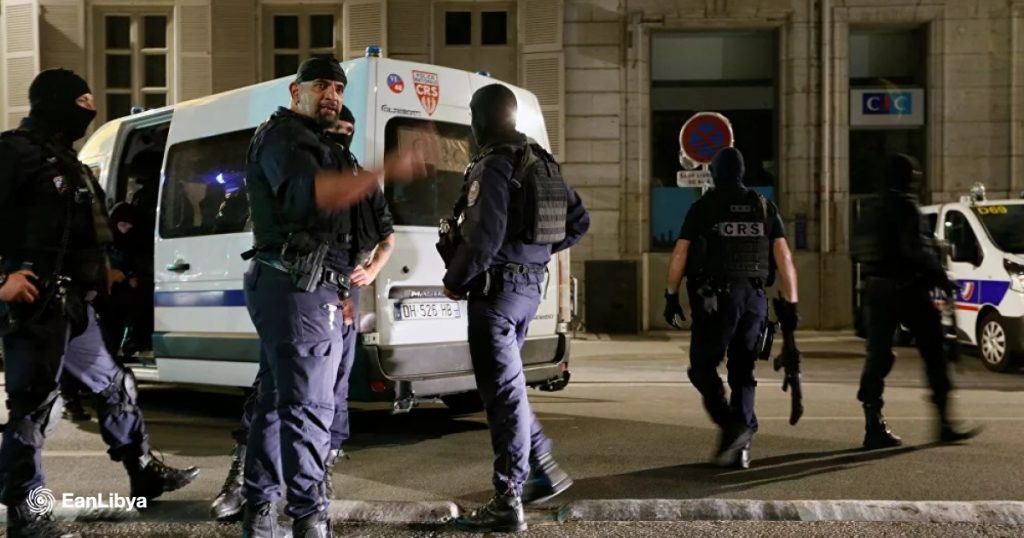 مقتل معلم وإصابة عدة أشخاص آخرين في هجوم طعن بسكين في مدرسة بشمال فرنسا 1 fbimg1697194385