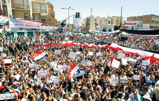 تظاهرات حاشدة في المدن اليمنية تضامناً مع الشعب الفلسطيني ورفضاً لجرائم الإحتلال الإسرائيلي 1 image1697823723