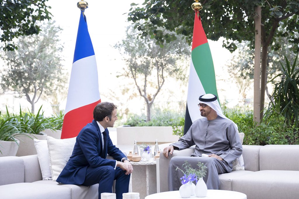 الإمارات تبحث مع فرنسا وسنغافورة تعزيز التعاون في المجالات الأمنية والشرطية 1 image1698250082