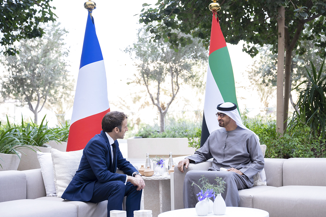 الإمارات تبحث مع فرنسا وسنغافورة تعزيز التعاون في المجالات الأمنية والشرطية 1 image1698250082