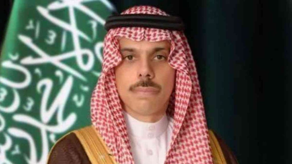 وزير الخارجية ونظيره السعودي يناقشان هاتفيا مخاطر توسيع العمليات العسكرية بغزة وضرورة إقرار هدنة 1 image1698509463