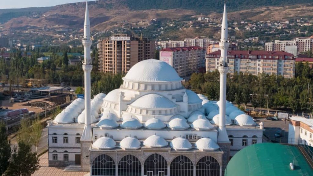 رئيس داغستان: عودة مطار "محج قلعة" للتشغيل الكامل بعد أعمال الشغب 1 maxresdefault1698746164