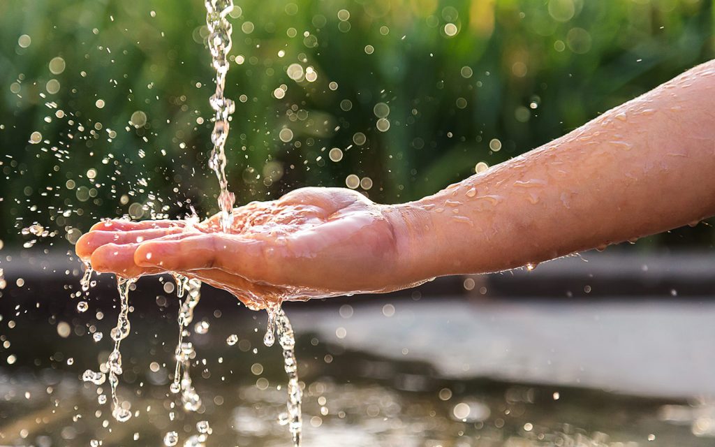 مسؤول صومالي : العديد من الظواهر أدت لندرة المياه والتأثير على جودة الحياة 1 watershortage3 AR230220201698756664