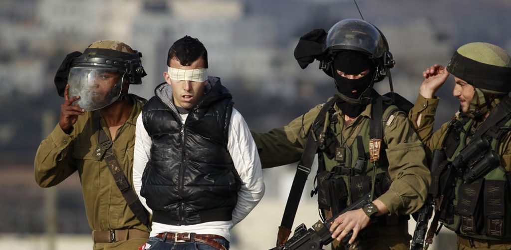 إصابة 6 فلسطينيين برصاص الاحتلال الإسرائيلي في مُخيم "طولكرم" 1 قوات الاحتلال1699338183