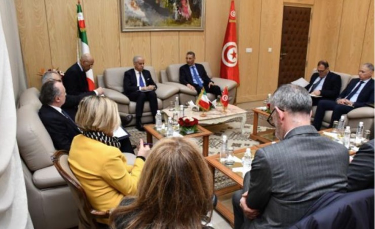مباحثات جزائرية-تونسية لتعزيز العلاقات الثنائية في مجال العدالة الدستورية 1 مباحثات تونسية إيطالية تناقش الارتقاء بالعلاقات الثنائية في مجال الأمن1700420763