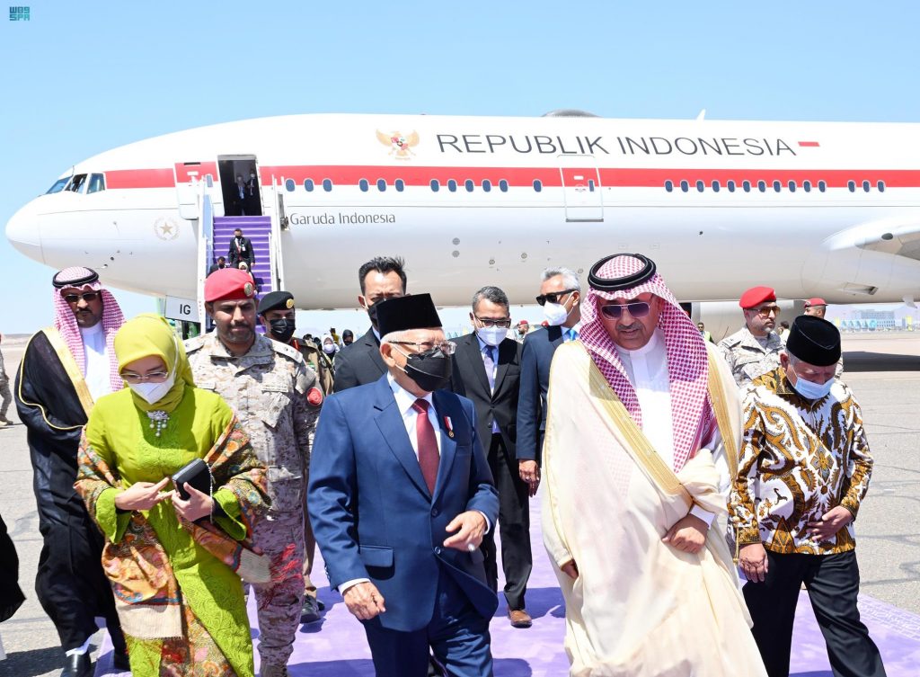 نائب الرئيس الإندونيسي: نتطلع إلى زيادة التبادلات التجارية مع سلوفاكيا 1 نائب الرئيس الإندونيسي يصل إلى المدينة المنورة1700995028