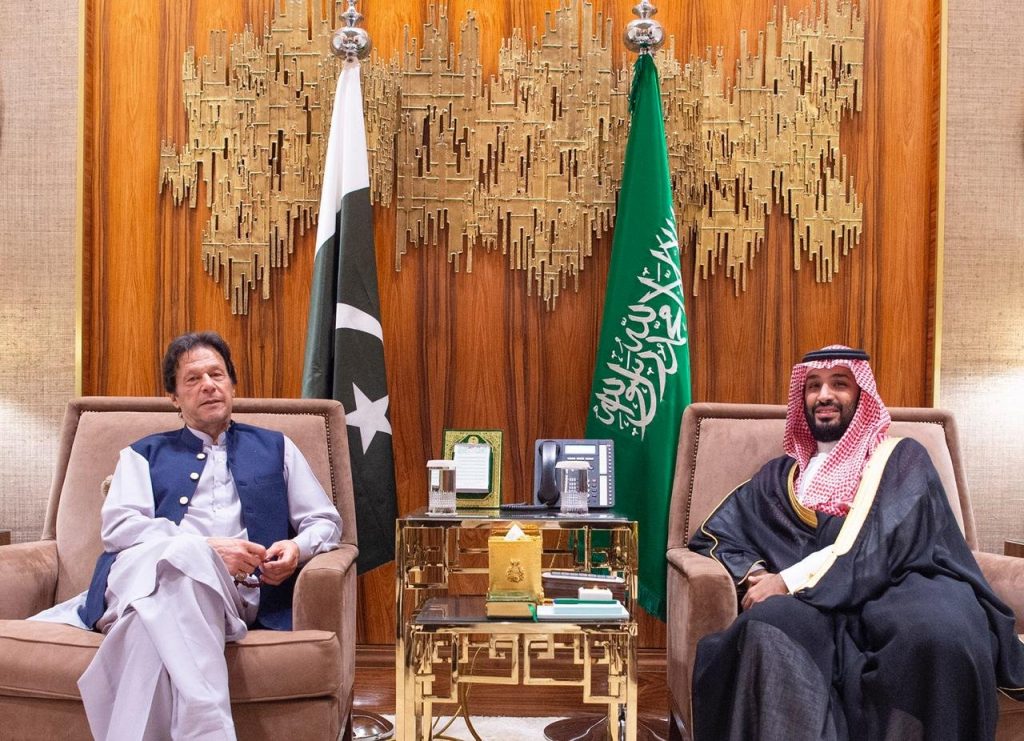 ولي عهد الكويت ورئيس وزراء باكستان يبحثان القضايا المشتركة ومستجدات الأوضاع بالمنطقة 1 ولي العهد1701256383
