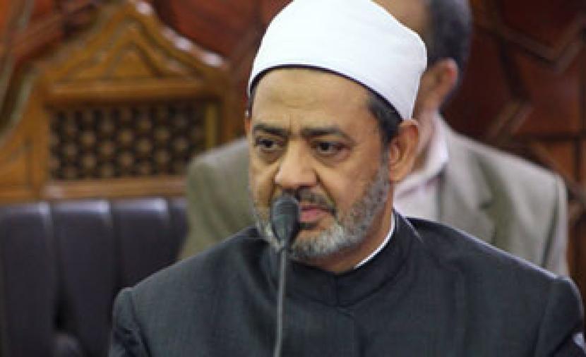 وزير الأوقاف والمفتي يدعمان مواقف شيخ الأزهر تجاه القضية الفلسطينية ورفض استهداف النساء والأطفال 1 04 09 2011 3432665701699540264