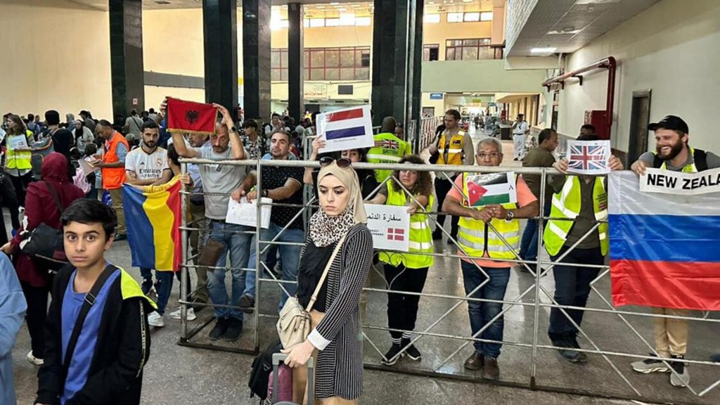 موسكو: إجلاء 107 مواطنين روس من غزة إلى معبر رفح 1 1083104752 0:59:1125:692 1920x0 80 0 0 0d6e6173430bbcbcdbb1497902a3bbdd1700113863