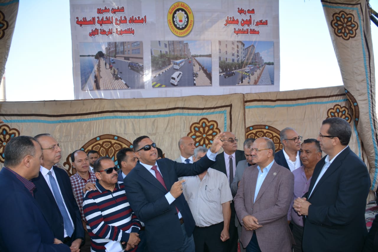 محافظ الدقهلية: مشروع امتداد المشاية الجديد هدفه خلق متنفس للمواطنين وتوفير فرص عمل 1 130543 المحافظ والمسئولين خلال تفقد ممشي المنصورة1701169023