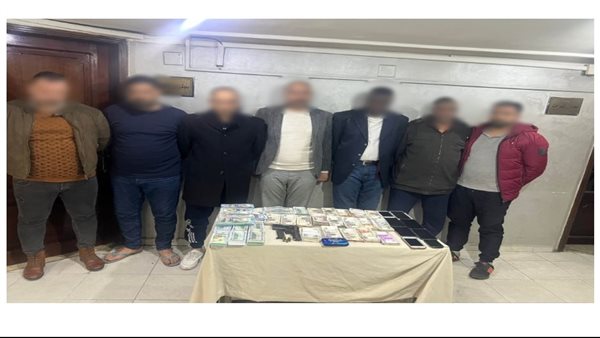 ضبط 5 أشخاص لقيامهم بانتحال صفة رجال شرطة وسرقة مبلغ مالي من عامل بدمياط 1 1601701258603