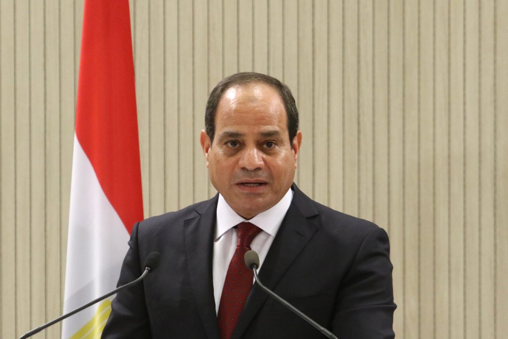السيسي يؤكد دعم مصر الكامل لجهود سيلفا كير وجميع الأطراف من أجل تحقيق السلام في جنوب السودان 1 2017 11 20T112213Z 1870601152 RC12412E0A60 RTRMADP 3 CYPRUS EGYPT1699274285