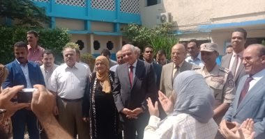 محافظ الجيزة يصرف حافزا ماديا لمسئولي تنظيم الأسرة لجهودهم في خفض معدل المواليد 5 % 1 201909220505375371700311143