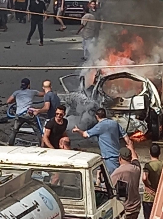 شهيدان وإصابات جراء قصف الاحتلال الإسرائيلي سيارة مدنية بمُخيم "النصيرات" وسط قطاع غزة 1 320003 51 16215191961698845223