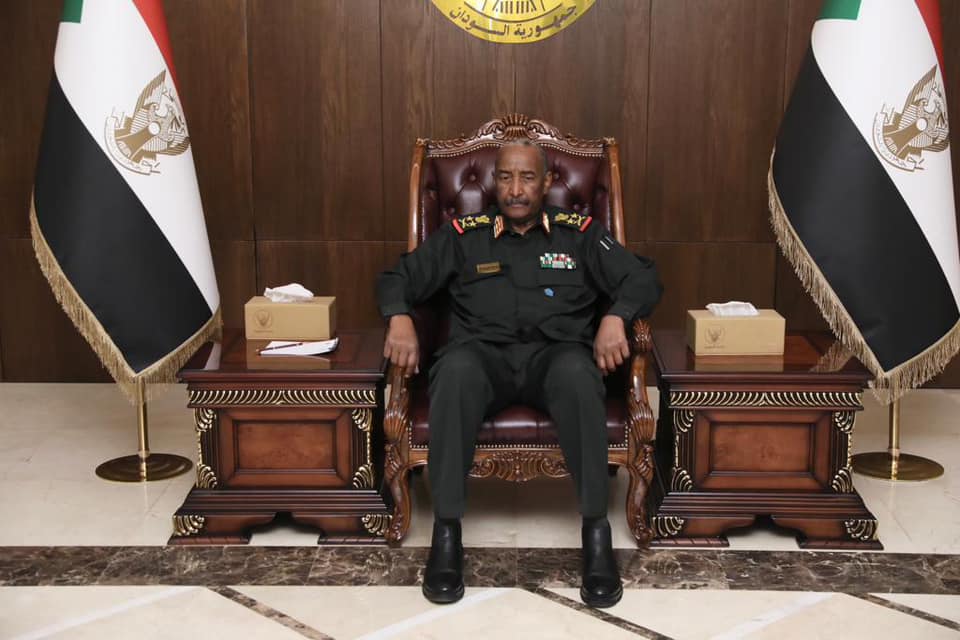 رئيس مجلس السيادة بالسودان يصدر قرارا باعتماد تكليف مجموعة من ولاة الولايات وإقالة آخرين 1 332187710 576452164531191 1966995578404691941 n1700685844