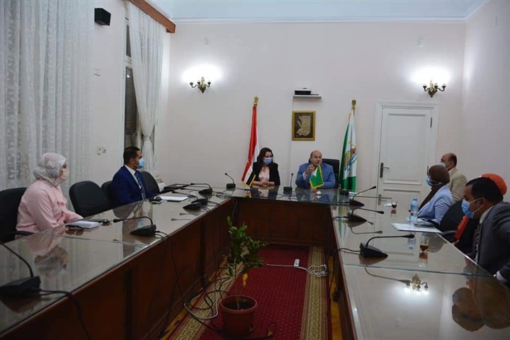 محافظ الجيزة يكلف نواب جدد بالهرم والمنيرة الغربية والطالبية لرفع كفاءة العمل وتحسين الأداء 1 3721701005824