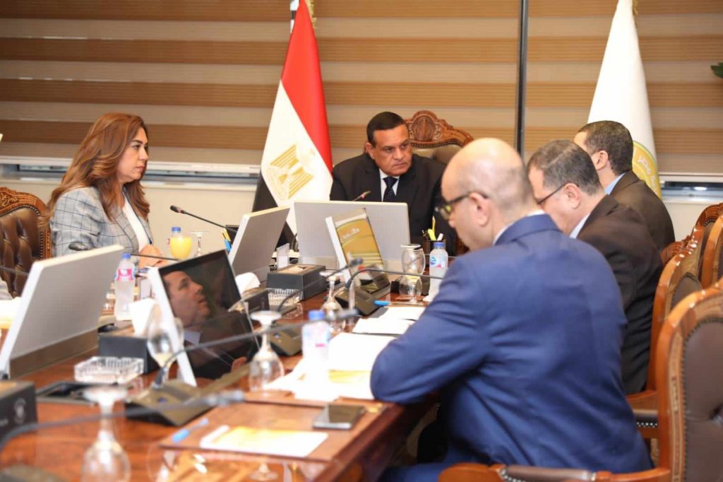 وزير التنمية المحلية يتابع مع محافظ دمياط موقف تطبيق مبادرة تخفيض أسعار السلع الغذائية 1 386868526 657583603188130 5148188489123339343 n1700209083