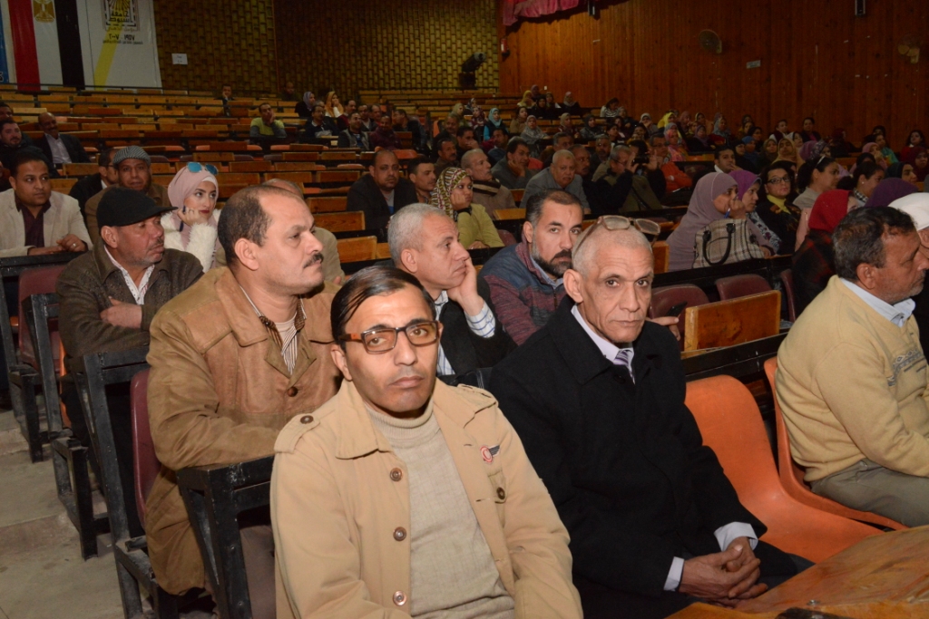491995 جامعة أسيوط تكشف خلال ندوة بيئية عن وفاة أكثر من مليون (6)1699386182