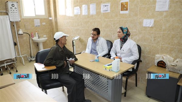 محافظ القاهرة يتفقد القافلة الطبية الشاملة بالمرج ويشيد بالدور المجتمعي لجامعة عين شمس 1 6811700046784