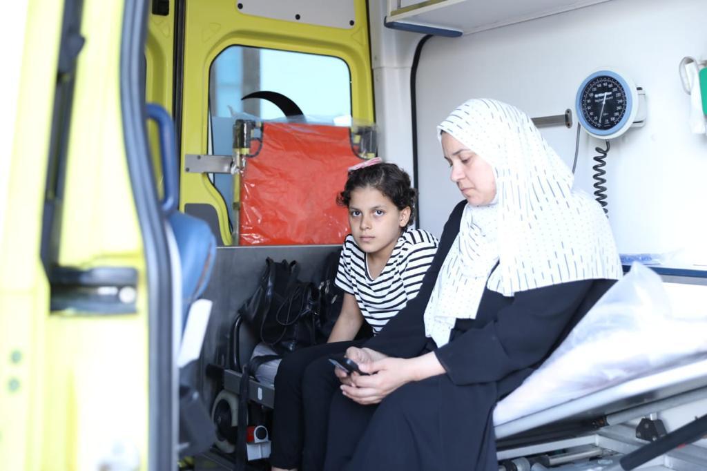 "الصحة": استقبال 12 طفلا فلسطينيا من مرضى السرطان عبر معبر رفح للعلاج في المستشفيات المصرية 1 7581699377726