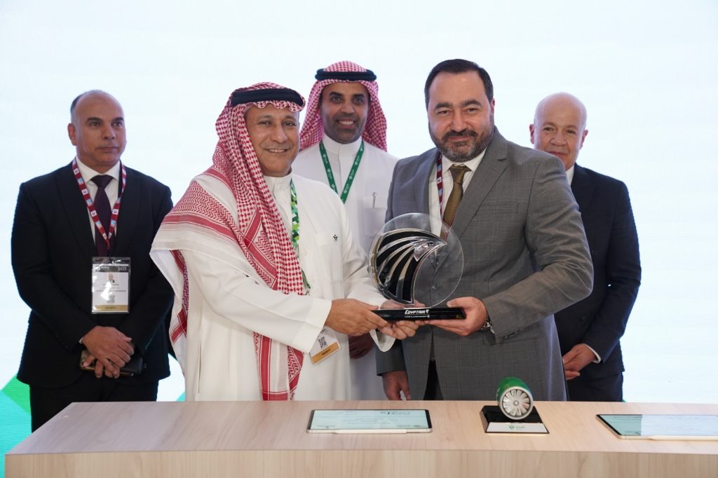 مصر للطيران للخطوط الجوية تتعاقد مع أكاديمية السعودية لتدريب الطيارين 1 821699979105