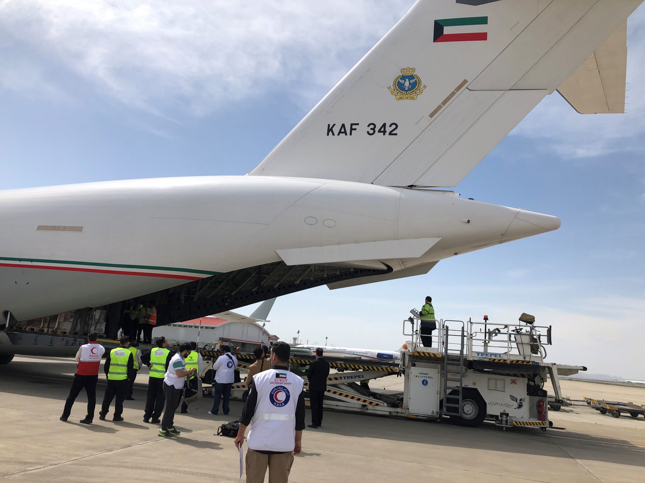 إقلاع 3 طائرات إغاثية من الجسر الجوي الكويتي محملة بـ 90 طنا من المساعدات لإغاثة أهالي غزة 1 8e57a94a 86c7 4934 ad06 ed501714a7501700385189 scaled