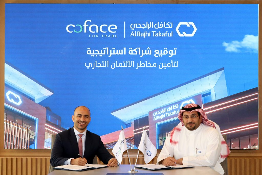 نشرة جلوبال(11):شركة الراجحي المالية توقع شراكة استراتيجية مع AlphaCentrix لتقديم حلول مالية متطورة 1 Coface Signing Agreement 1b 05 30 22 scaled1700757664