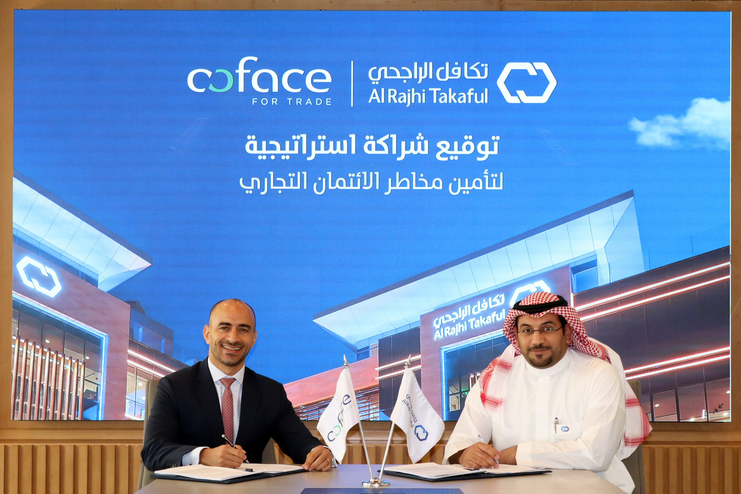 نشرة جلوبال(11):شركة الراجحي المالية توقع شراكة استراتيجية مع AlphaCentrix لتقديم حلول مالية متطورة 1 Coface Signing Agreement 1b 05 30 22 scaled1700757664