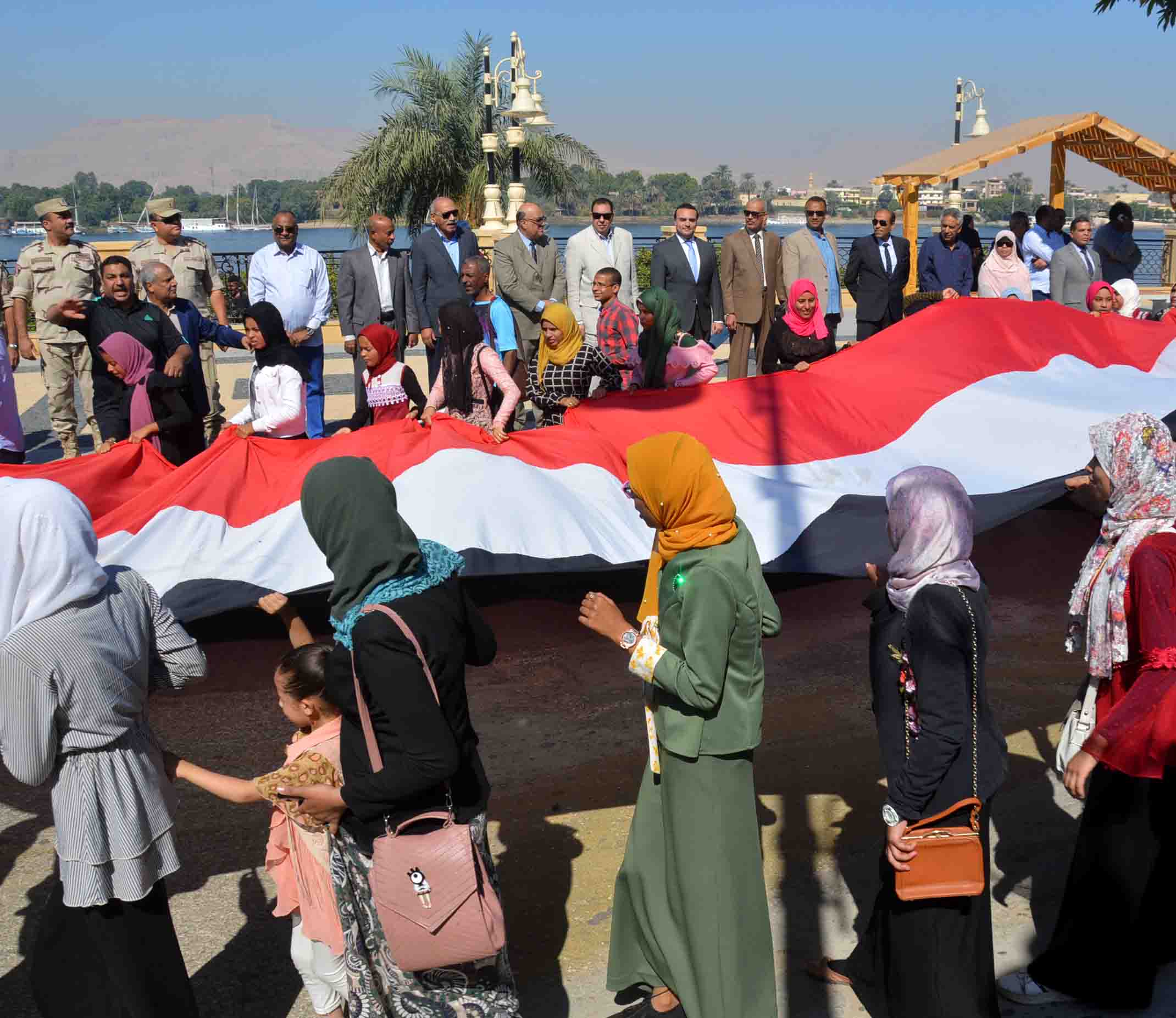 الأقصر تحتفل بعيدها القومي بيوم ترفيهي لدعم الأطفال وتسيير أتوبيسات لتوزيع الهدايا 1 DSC 14951699050543