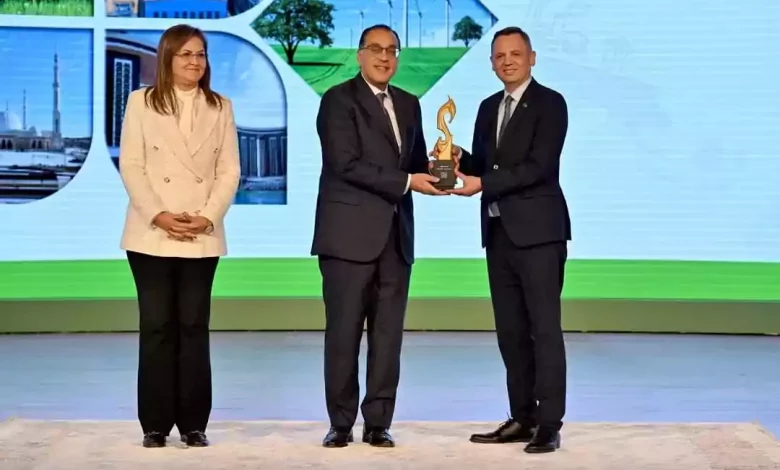 مدبولي يكرم 18 مشروعا فائزا تتويجًا لأفكار مبدعة خلال المؤتمر الثاني للمبادرة الوطنية للمشروعات الخضراء الذكية 1 FB IMG 1699560323808 jpg1699562111