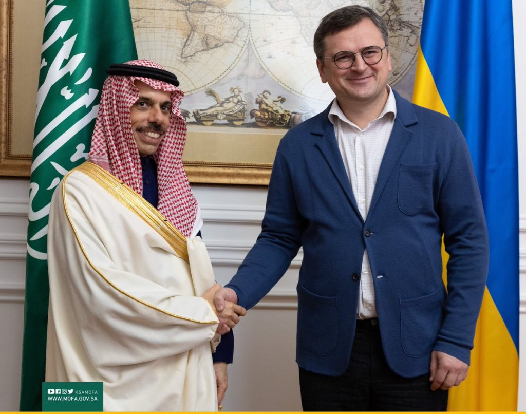 وزير خارجية أوكرانيا: كييف ولندن تعتزمان العمل سويا لتحقيق النصر 1 Fp51bntXsAIzTNW1700125203