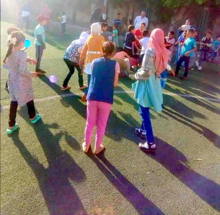 أنشطة تفاعلية وألعاب ذهنية ومسابقات وحملات توعية في مبادرة لتمكين الفتيات بشمال سيناء 1 IMG 20220505 WA01281700679784