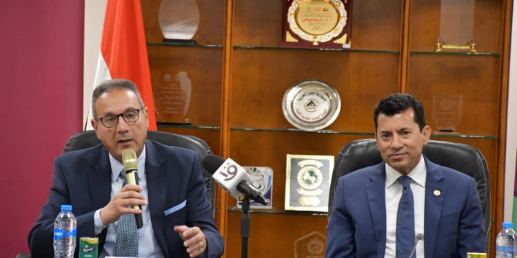 وزير الشباب يبحث مع رئيس اتحاد البحر المتوسط للملاحة الرياضية ترتيبات استضافة مصر لبطولة 2025 1 IMG 20231107 WA0034 3