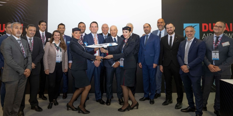 توقيع مذكرة تفاهم بين (مصر للطيران) و(Rolls- Royce) لصيانة 20 محرك ترينت لطائرات A350-900 1 IMG 20231116 WA0018 1