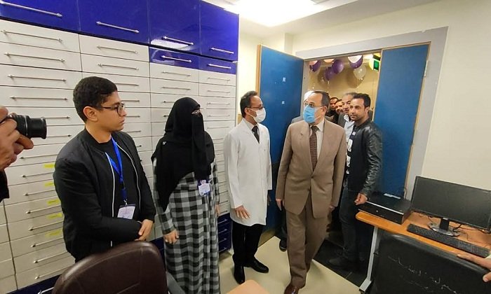 محافظ شمال سيناء يرافق وزير الصحة ونظيره التركي خلال تفقدهما المصابين الفلسطينيين بمستشفى العريش 1 elaosboa043971700067962