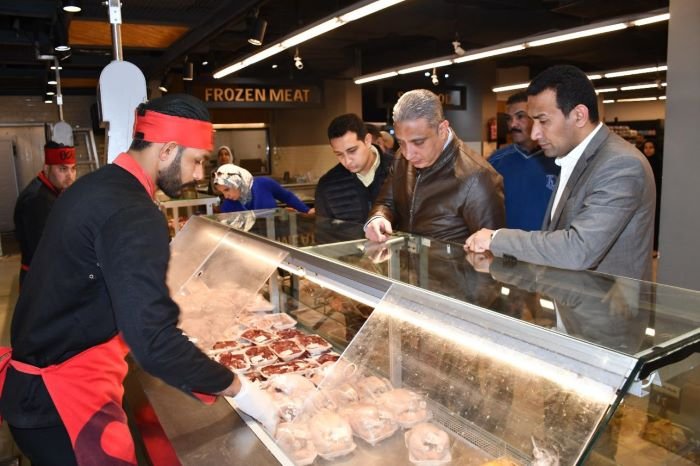 محافظ الغربية يتفقد السلاسل والمنافذ والمحال التجارية للاطمئنان على تنفيذ مبادرة تخفيض أسعار السلع 1 elaosboa546801700086503