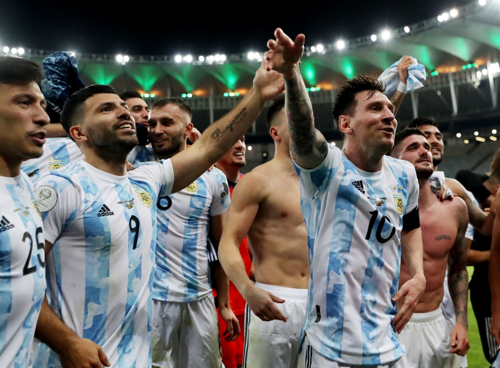 منتخب الأرجنتين يحقق فوزا ثمينا على البرازيل "1 - 0" في "ماراكانا" بتصفيات المونديال 1 image1700624103