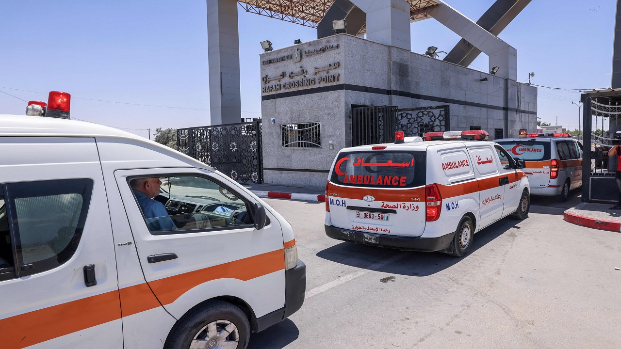 وزيرالصحة من العريش : جميع المصابين الفلسطينيين بحالة جيدة و150 سيارة إسعاف لتقديم الخدمات العاجلة 1 image1701078365